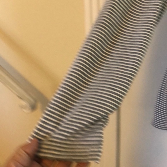 NWT Silverwear size Sm. Grey/white top - Picture 4 of 7